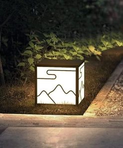 Outdoor LED Solar Post Lamp Waterproof Garden Light for Security