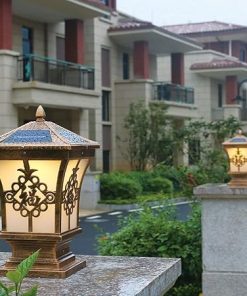 Solar LED Outdoor Garden Pillar Light for Courtyard and Fence Posts 2